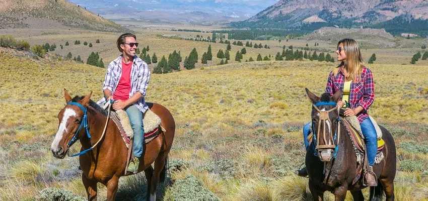 Just like in the movies: horseback riding along the lake shore