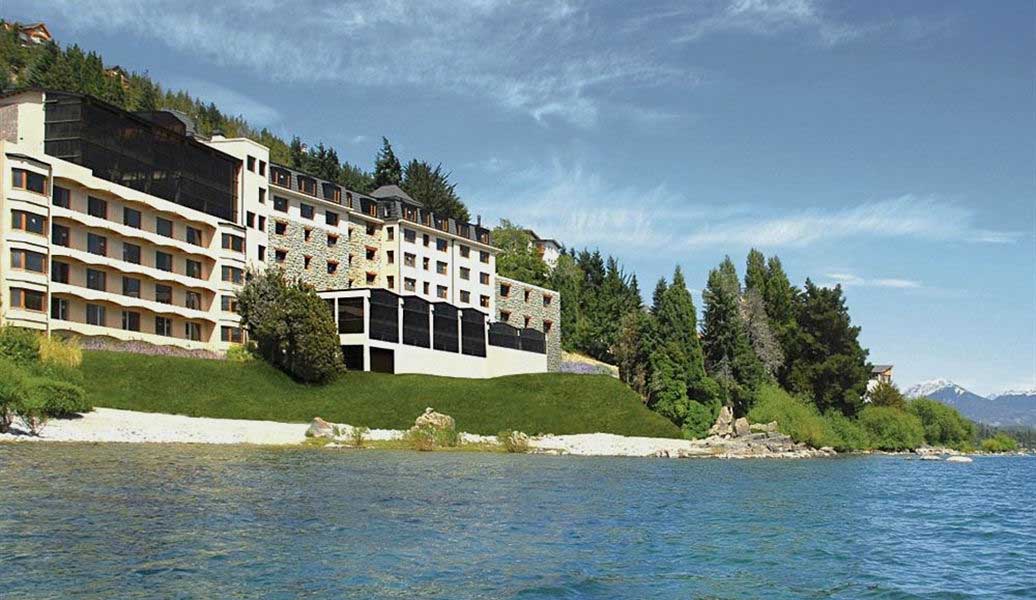 The hotel has a panoramic view of the Nahuel Huapi Lake