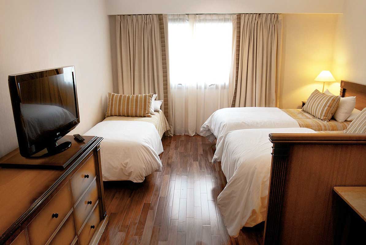 Layout for triple room or double room with 2 twin beds