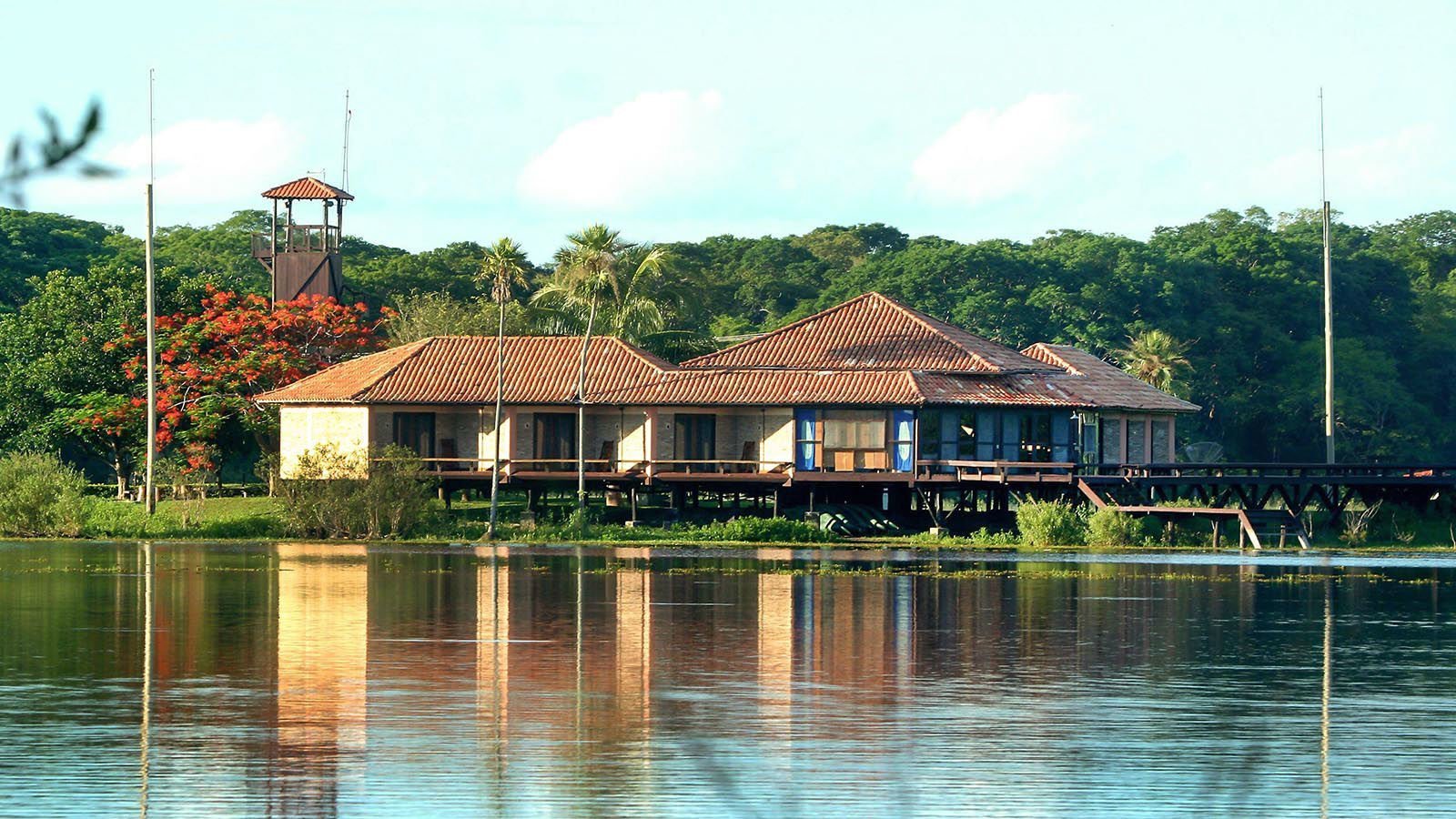 Baiazinha lodge is located by a flooded area