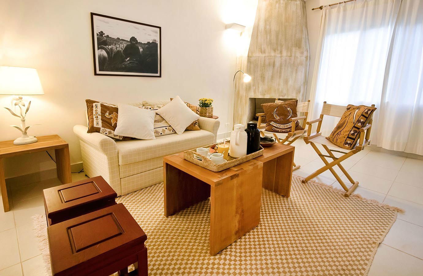 The suite&rsquo;s living room