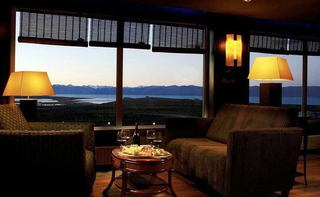 From the lobby you can enjoy panoramic views of lakes and mountains