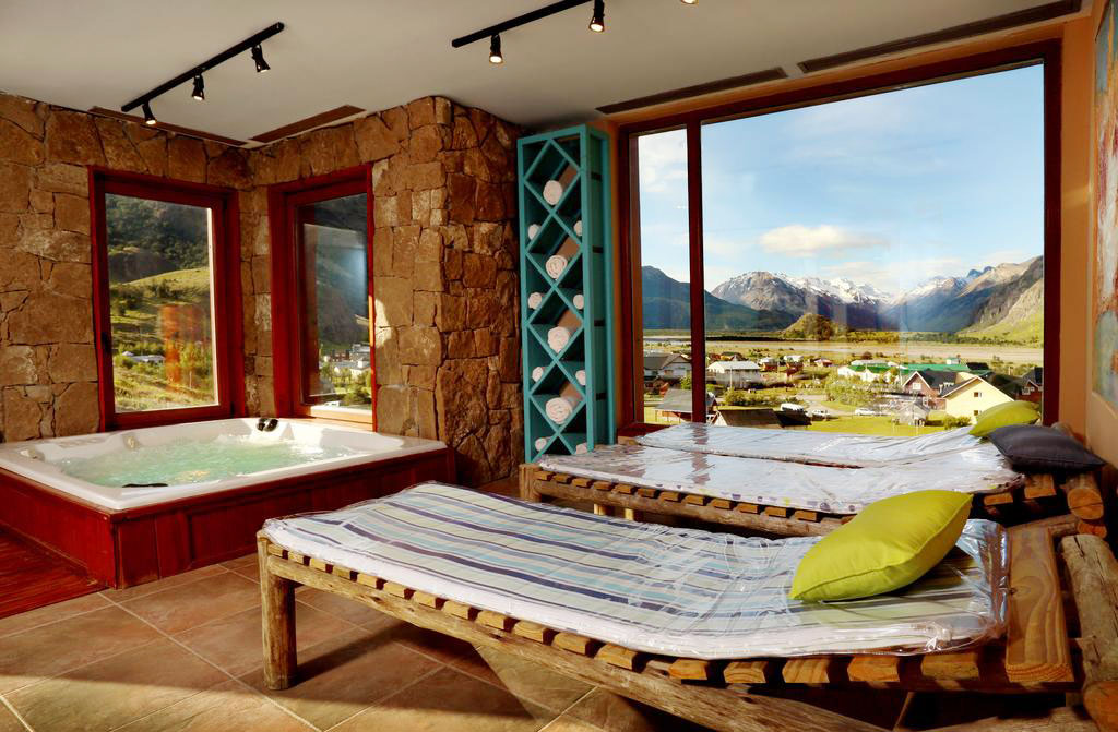 Relaxation room with jacuzzi