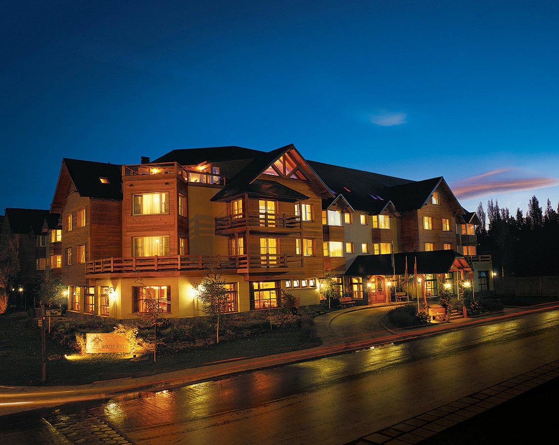 Night view of the Kosten Aike hotel