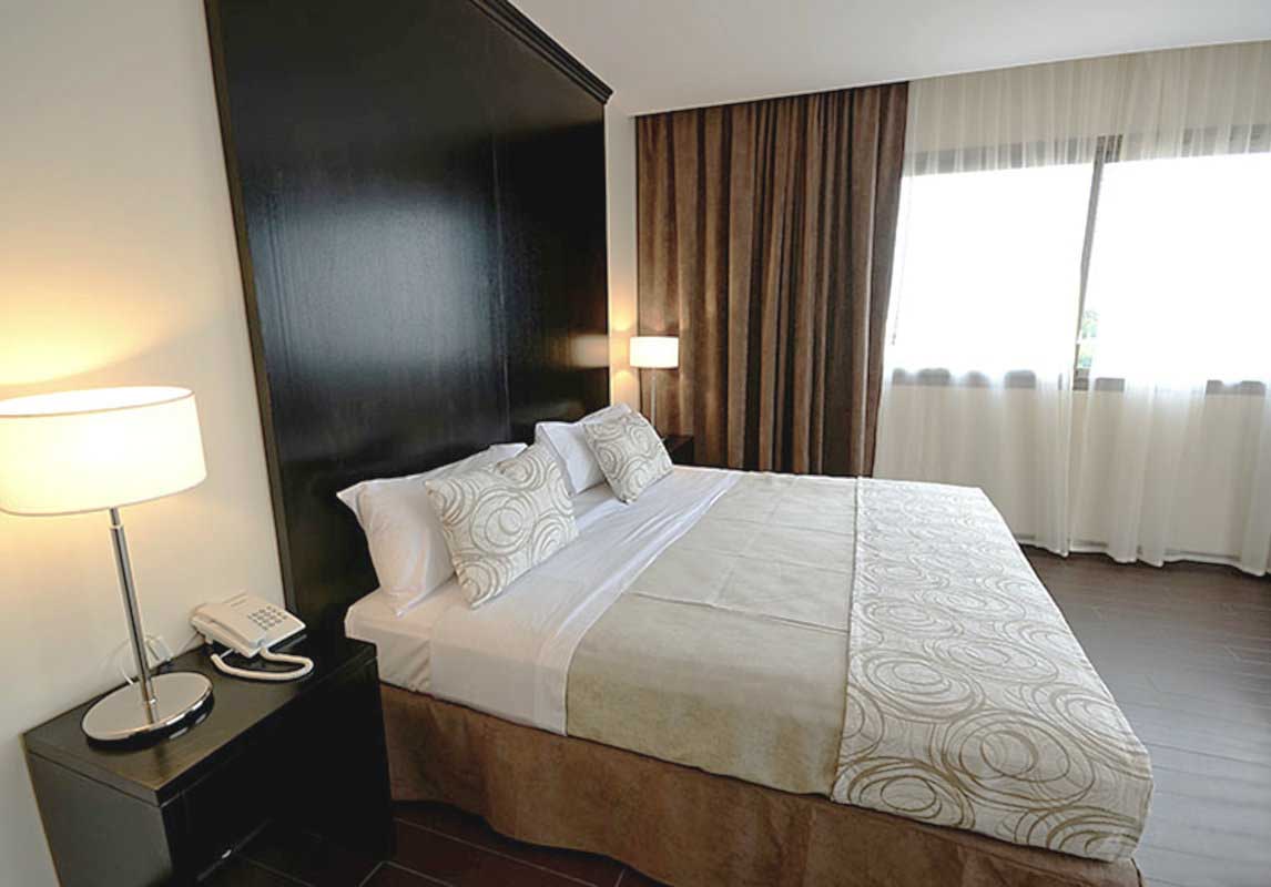 Master category room with city or rainforest view