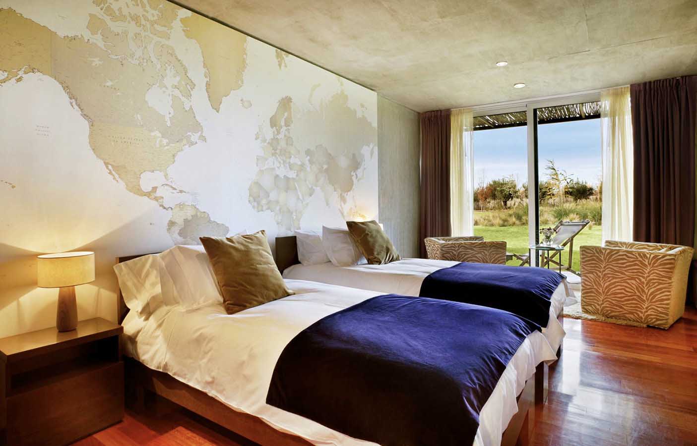 Classic category room with twin beds