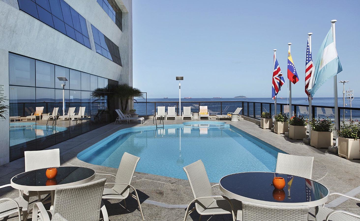 A second swimming pool, on the 4th floor