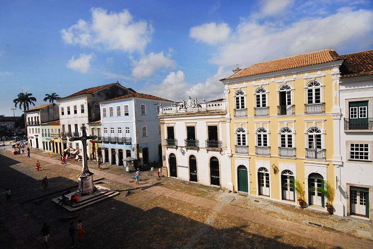 The Villa Bahia hotel is housed in a Baroque 18th-century building (painted yellow)