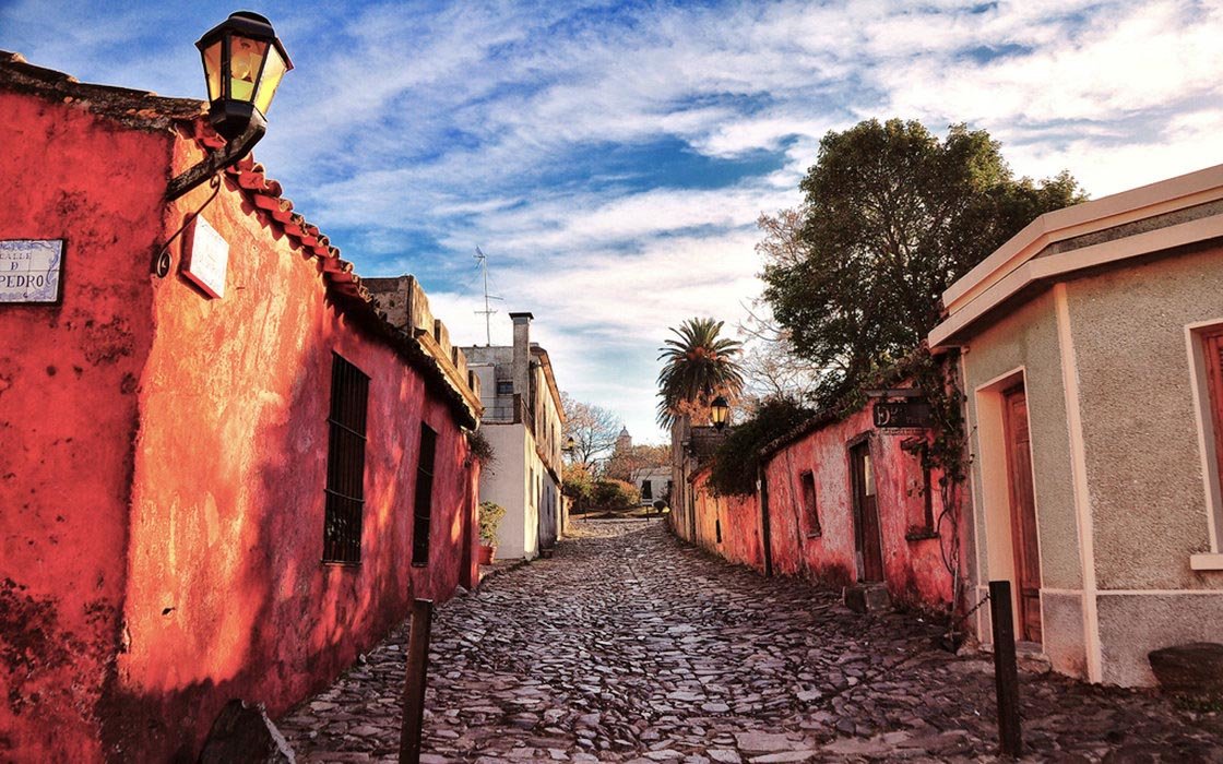 Take a step back in time, and into the historic city of Colonia del Sacramento, in Uruguay[1]