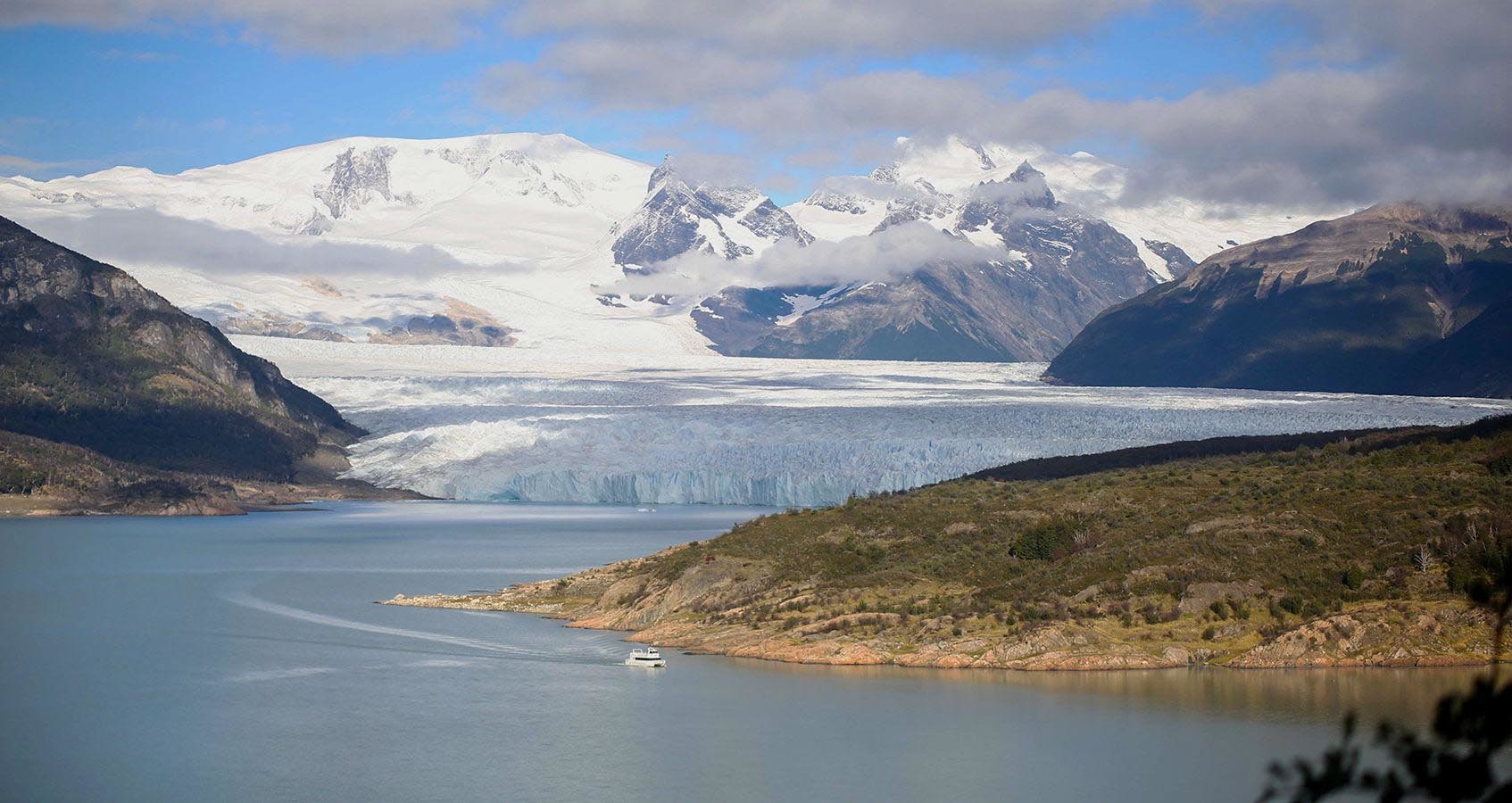 Navigating to the largest glacier in the national park: the Upsala Glacier