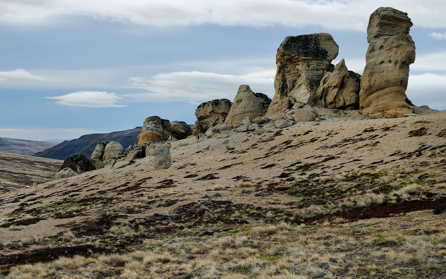 Witness strange, arid and rocky formations as you ascend on your 4x4