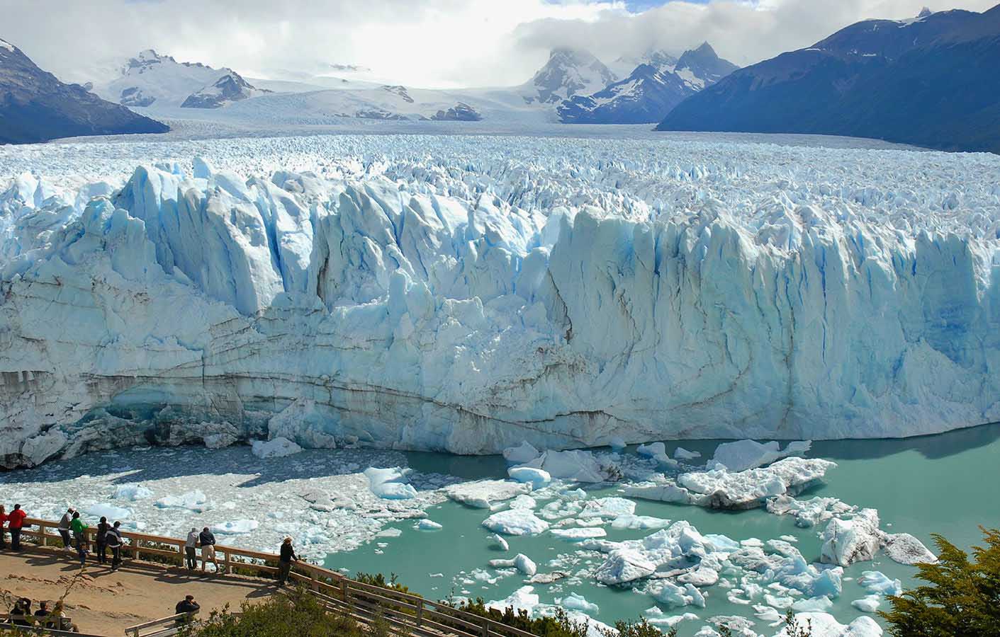 The panoramic balconies offer excellent picture-taking opportunities