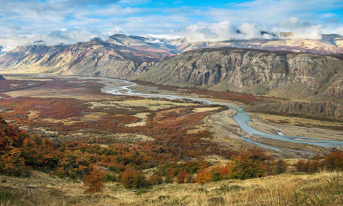 A panoramic view of Rio de las Vueltas Valley