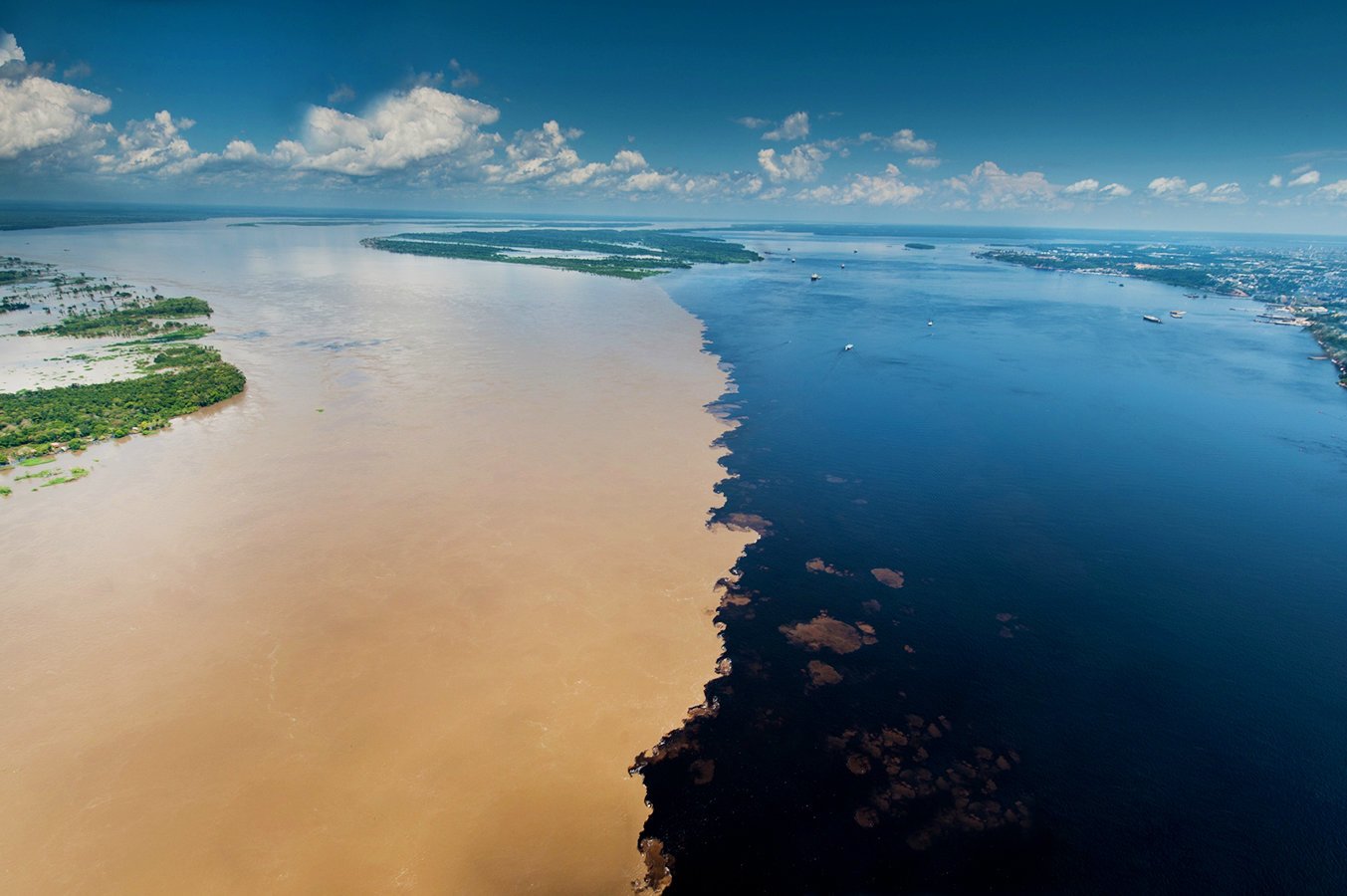 The Rio Negro (Black River) and Solimoes River meet, but their waters don&rsquo;t mix