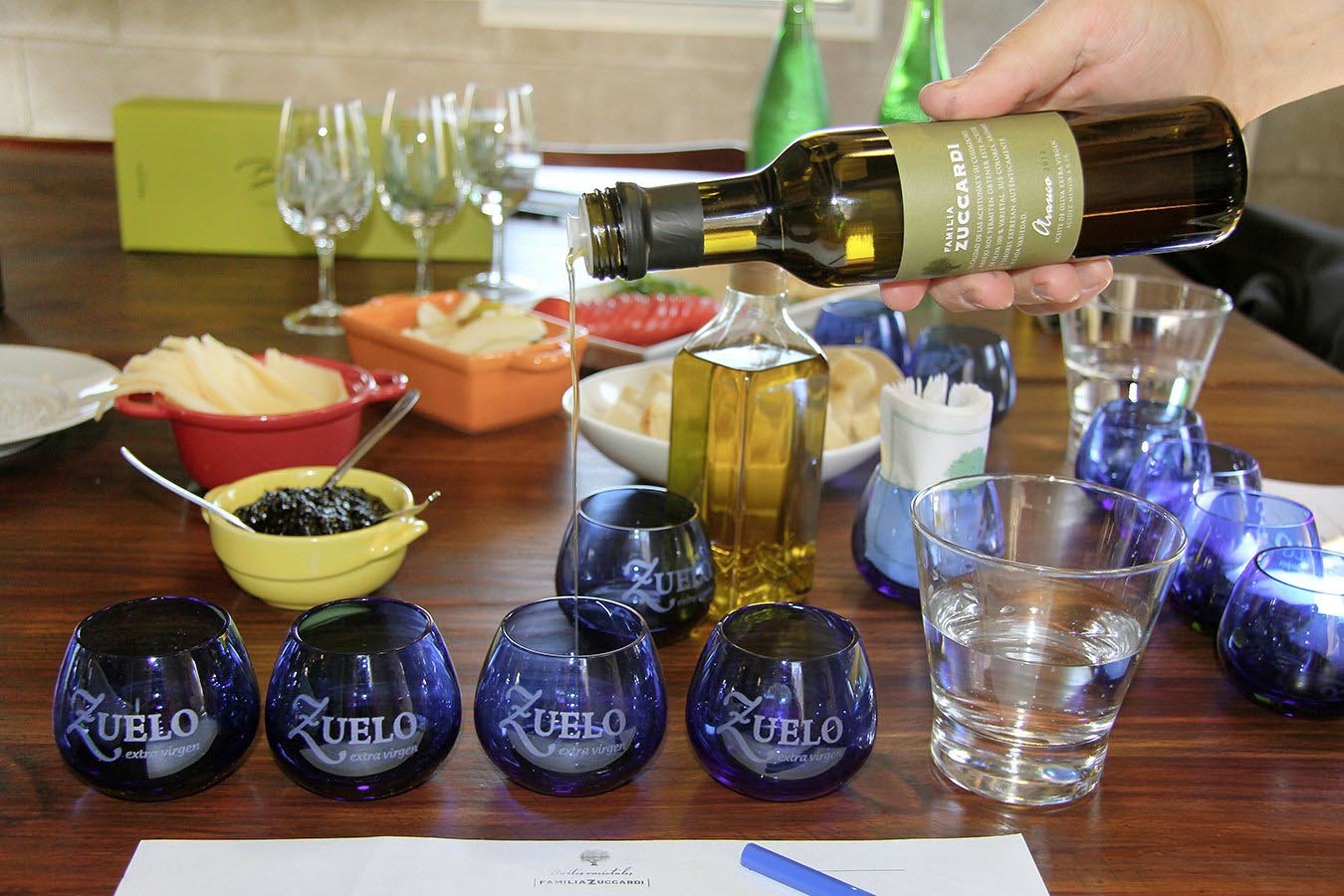 Let your taste buds savor different types of olive oil, and enjoy a cooking class at Pan y Oliva restaurant