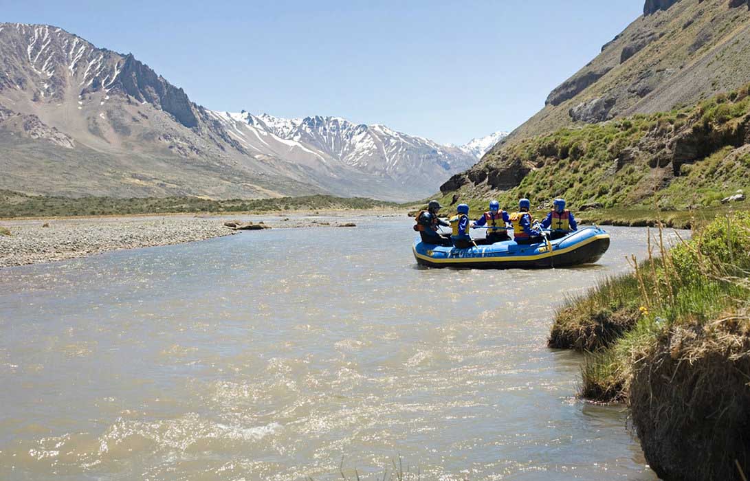 Relax at the banks of the river, enjoy our lunch box, take in the gorgeous scenery surrounding you