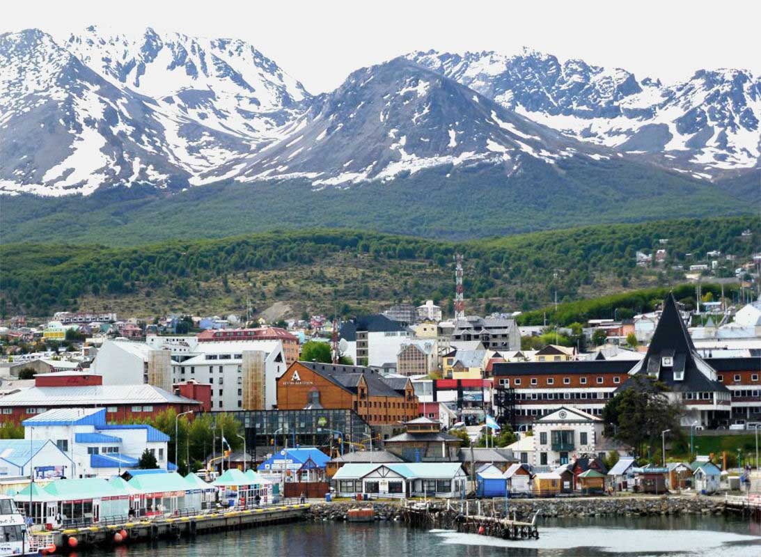 Departing the scenic Ushuaia, bound for open waters!