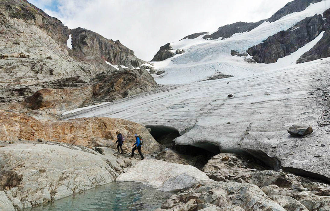Arrival at the mighty Vinciguerra Glaciar