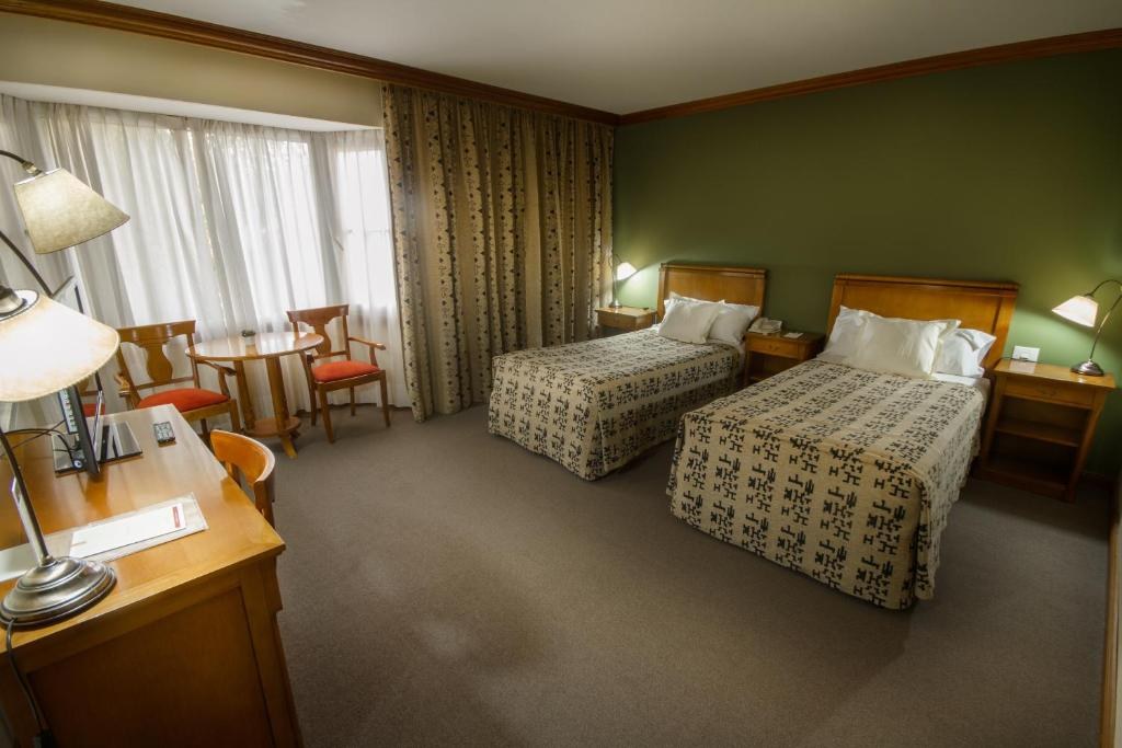 Standard room · twin beds