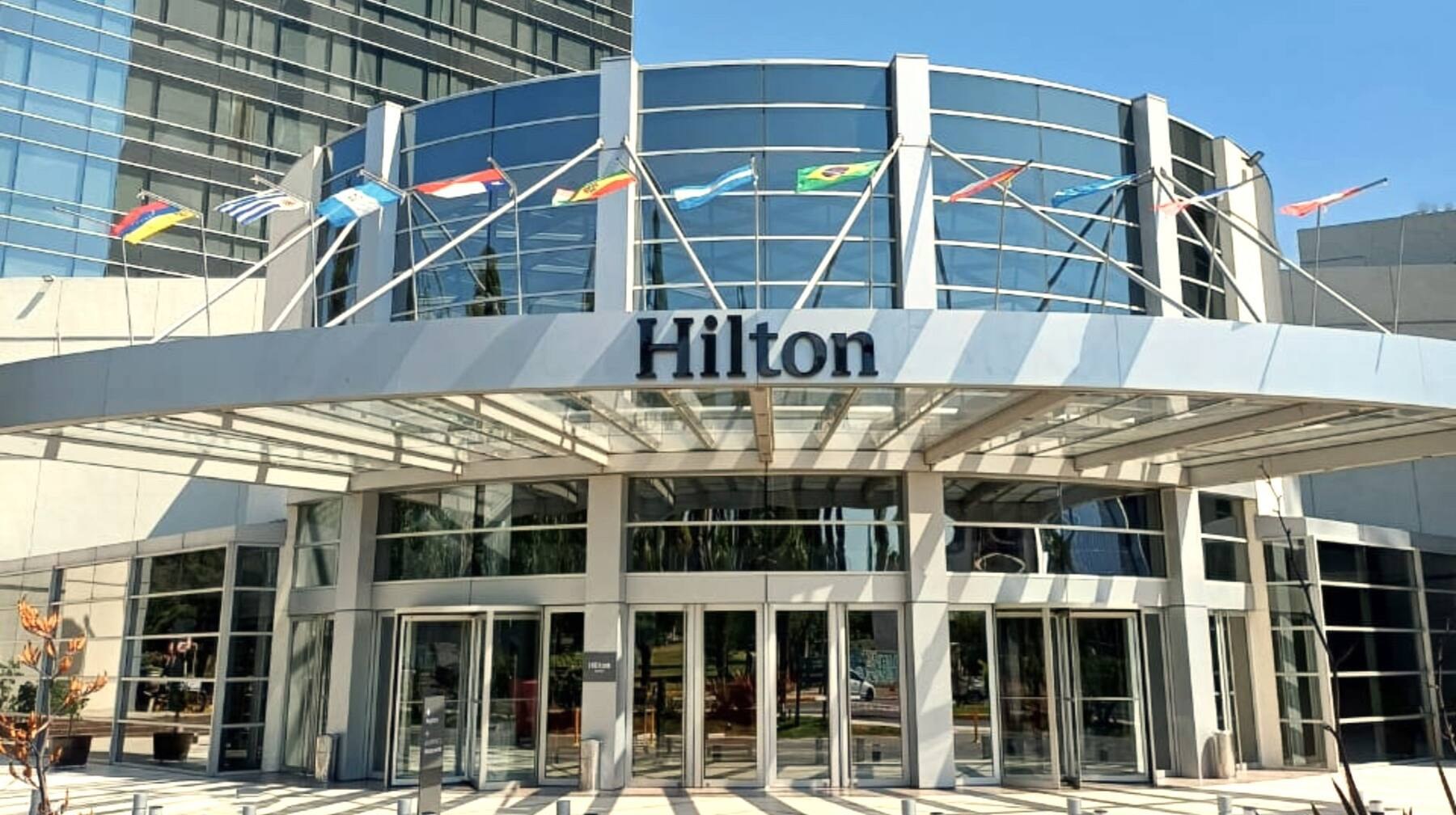 Hilton Mendoza hotel entrance