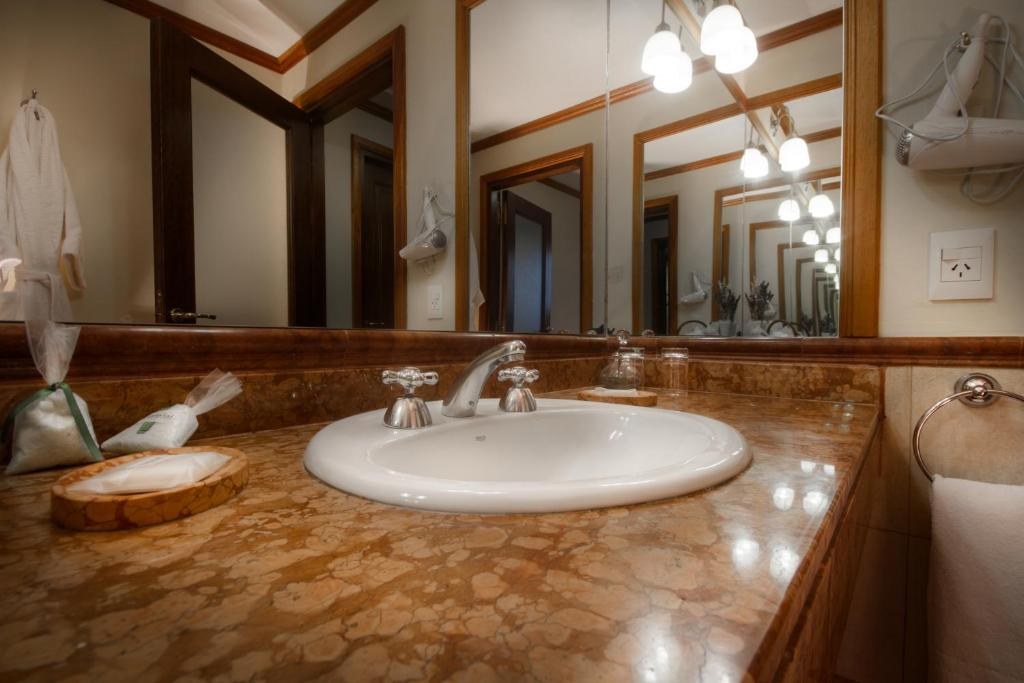 Standard room · bathroom