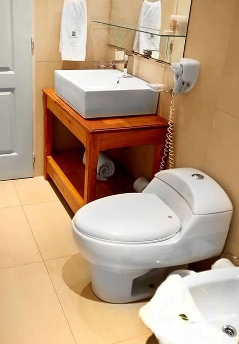 Forest room bathroom