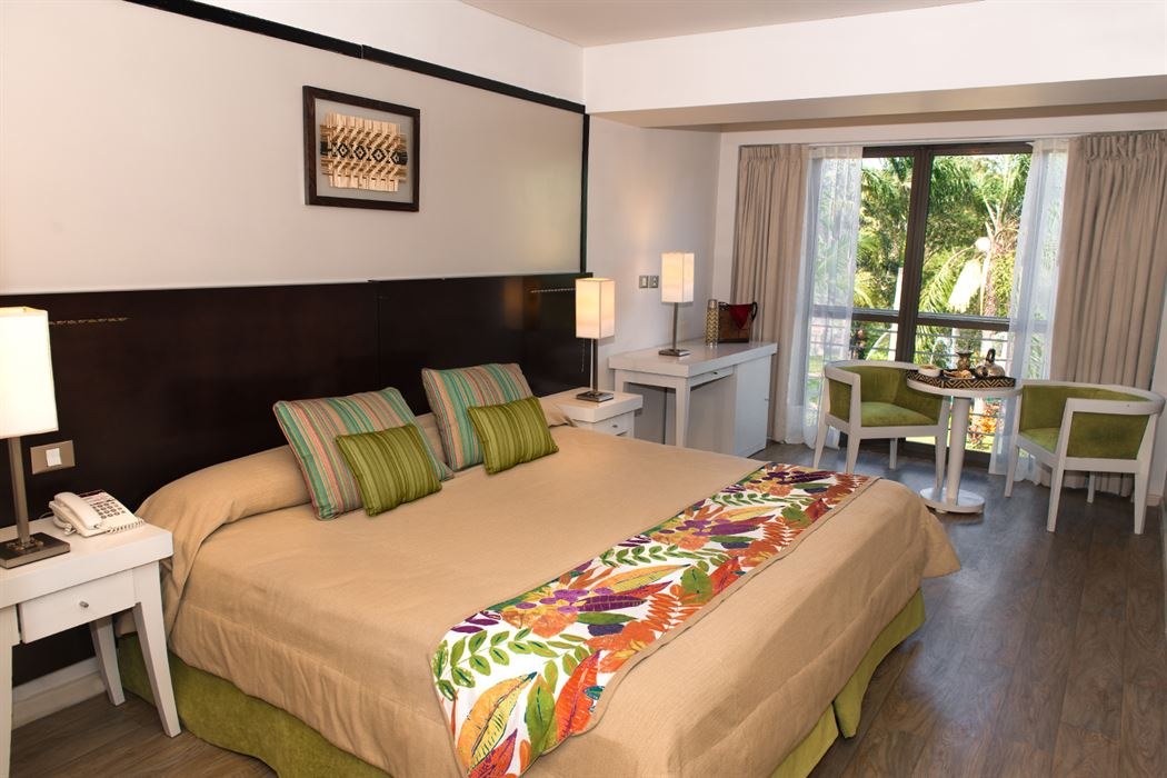 Standard Garden View room with a double bed