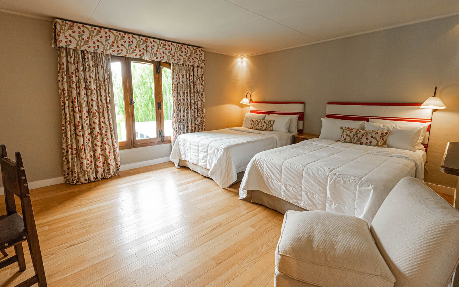 Superior room with two twin beds