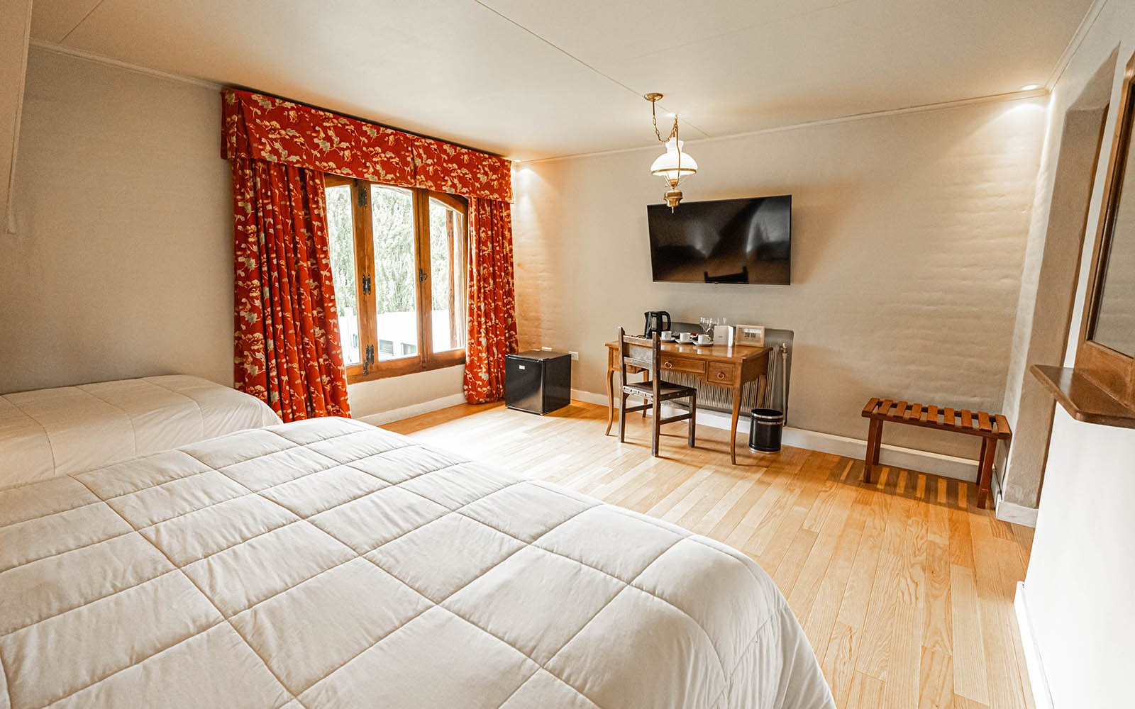 Superior room, window onto the garden