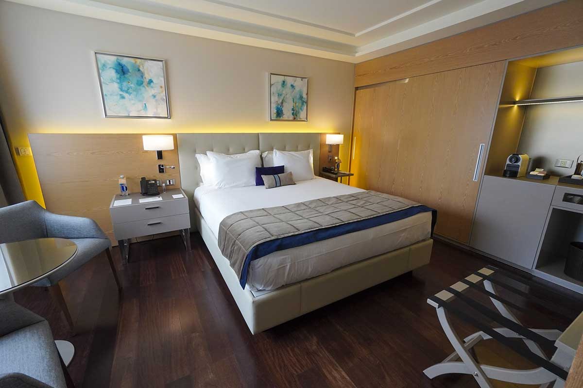 Superior · king bed