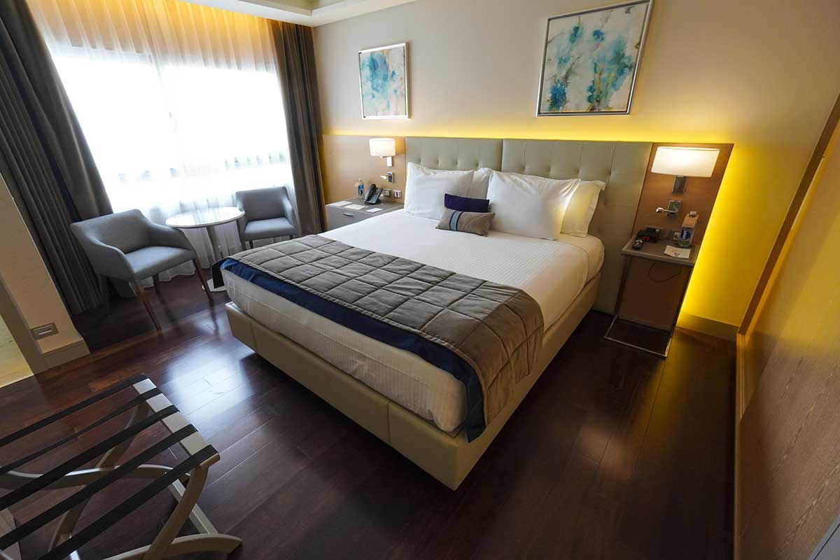 Superior · king bed
