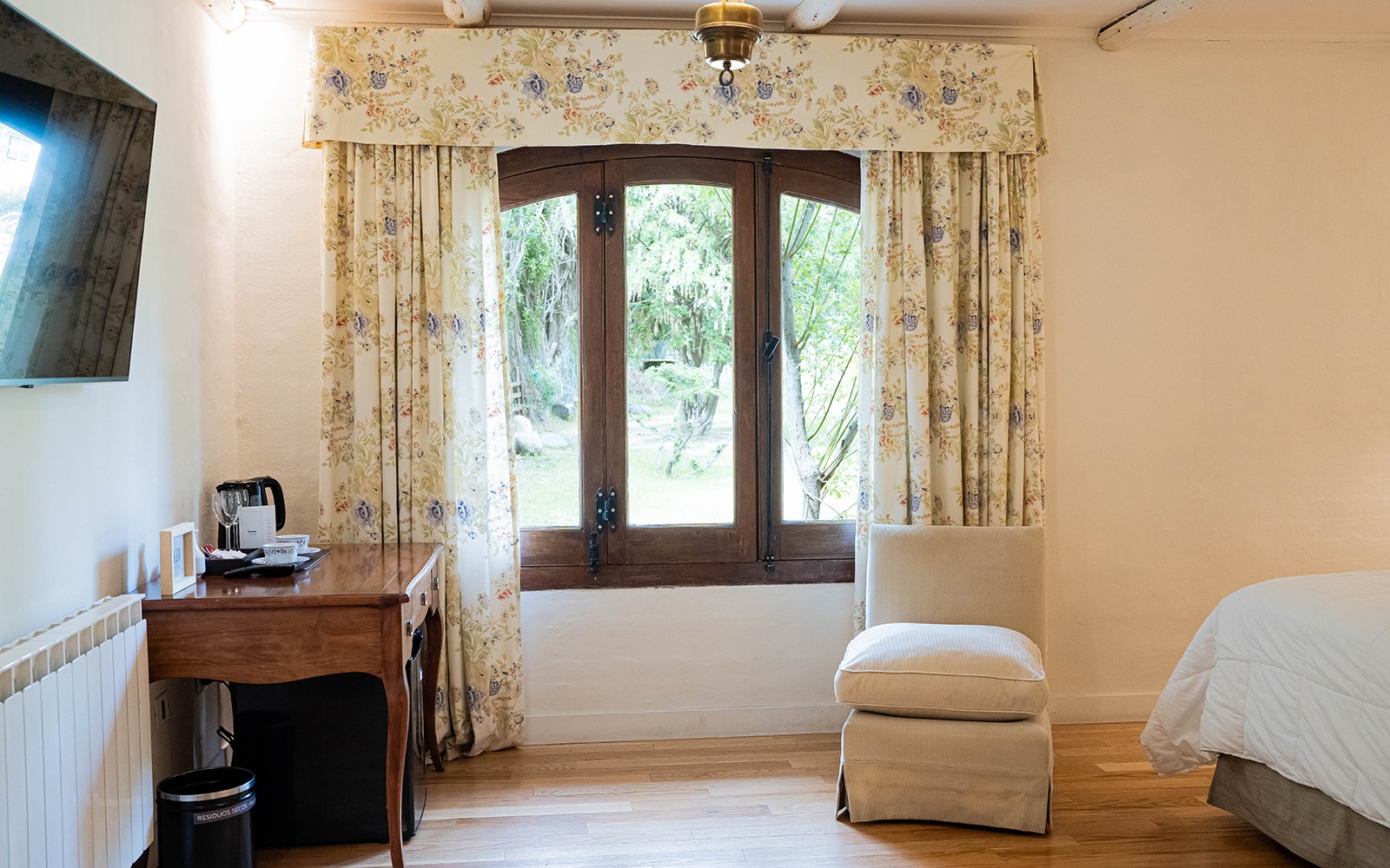 Superior room, desk and garden window