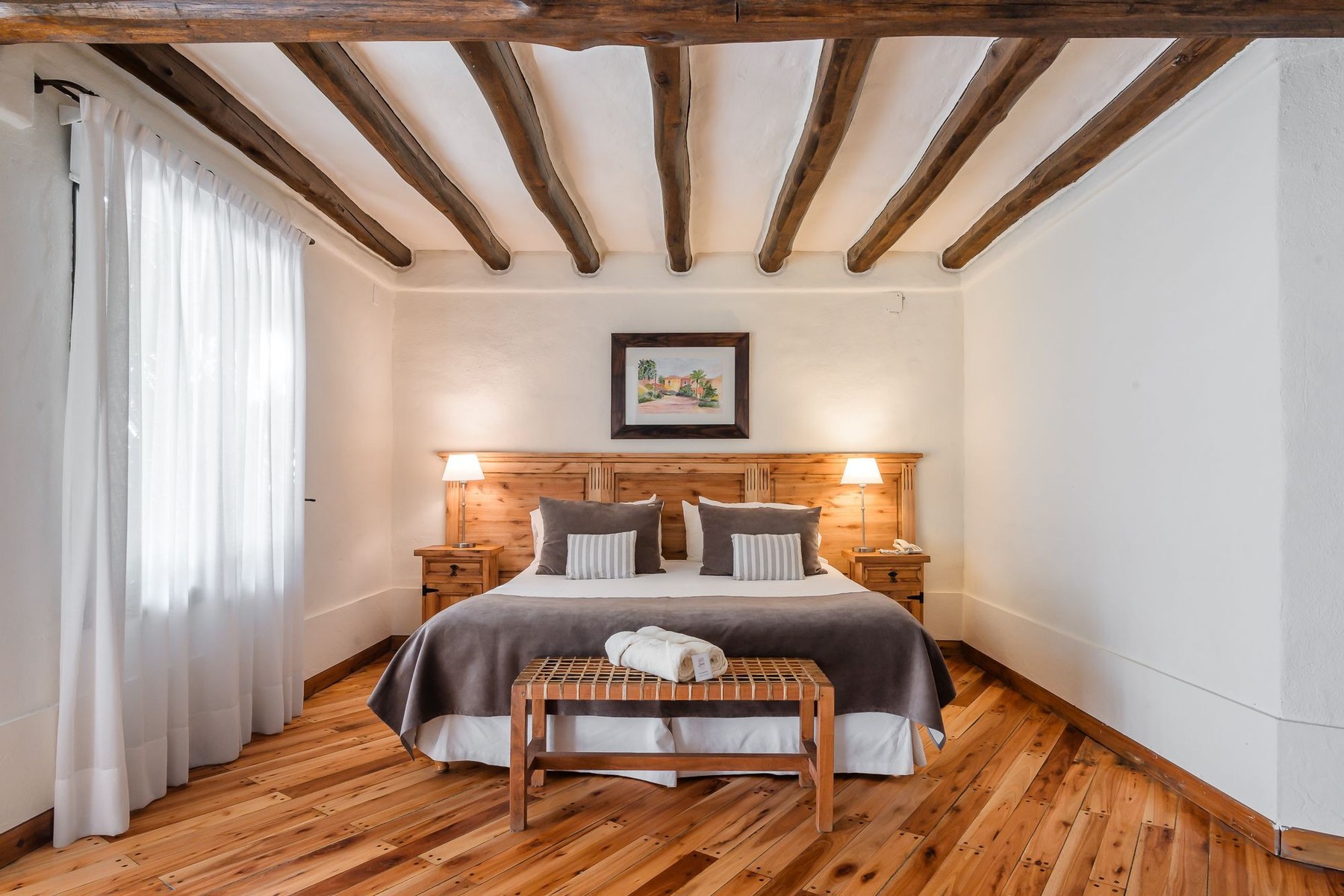 Classic room with a double bed