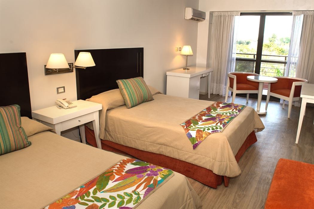 Standard Garden View room with twin beds